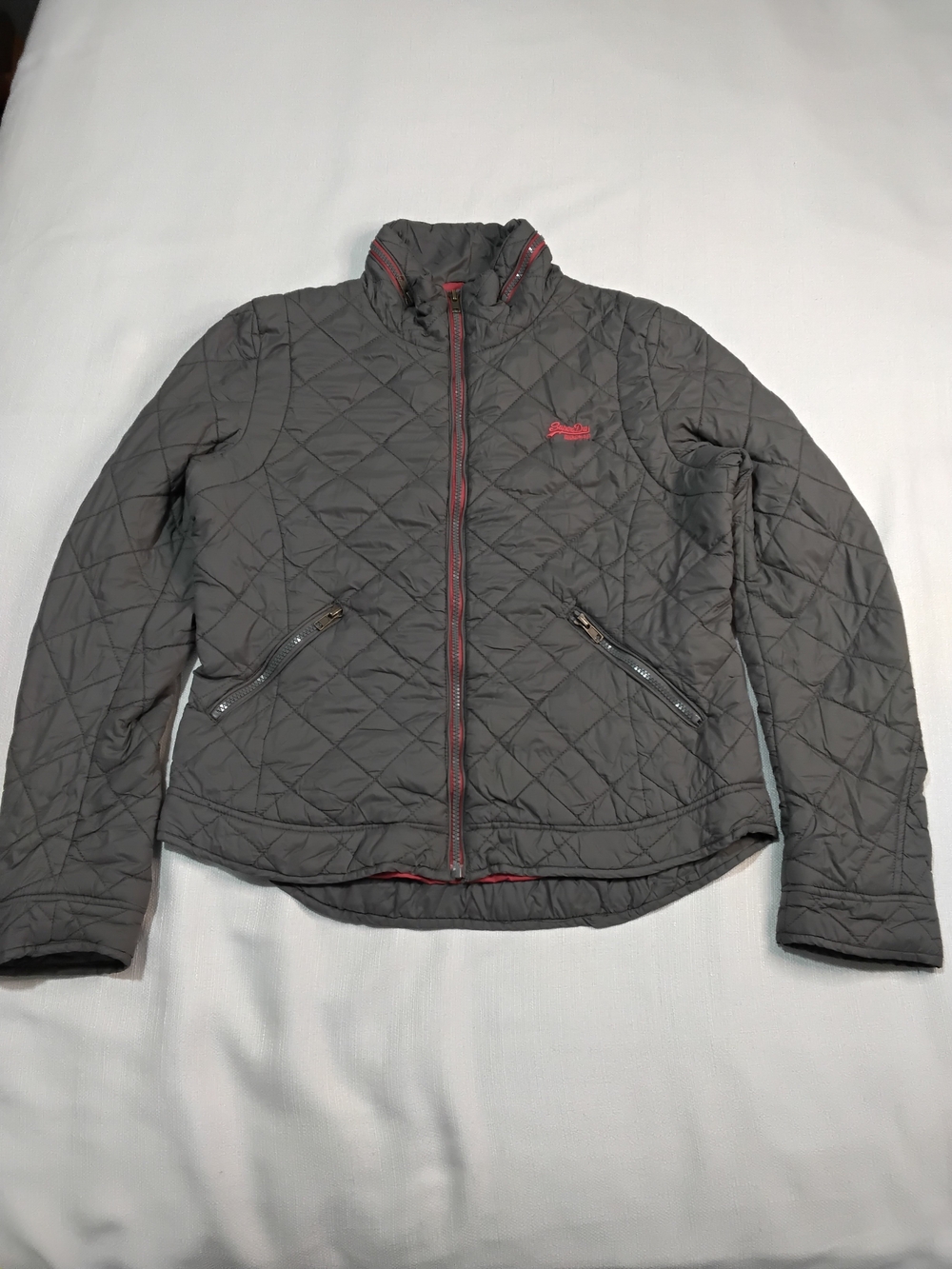 Superdry Athletic Edition Womens Quilted Gray Puffer Jacket with Red Trim Sz L.
